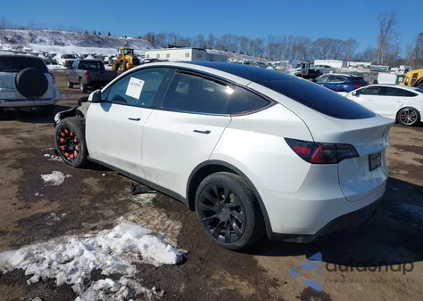 2023 Tesla Model Y Awd/Long Range Dual Motor All-Wheel Drive z USA, uszkodzony, nr VIN 7SAYGDEE4PF827654